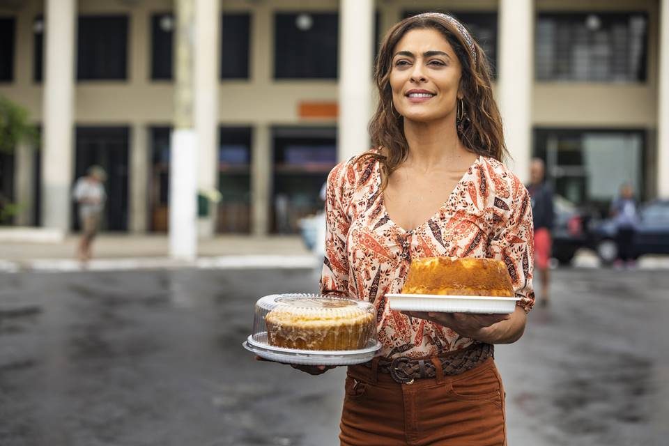 DO CÉU AO INFERNO: A Dona do Pedaço: Maria volta a vender bolos na rua para sobreviver