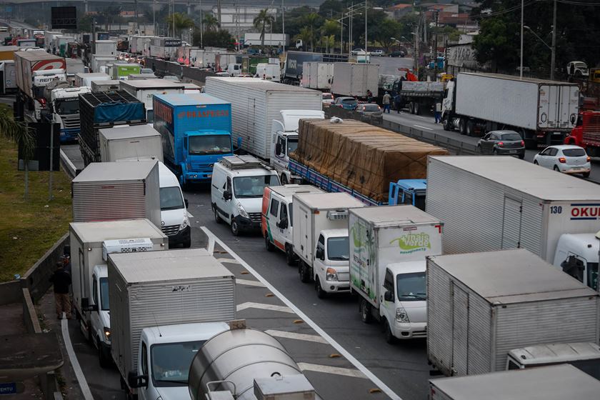 GREVE: Grupos de caminhoneiros decidem por paralisação no dia 29, diz líder