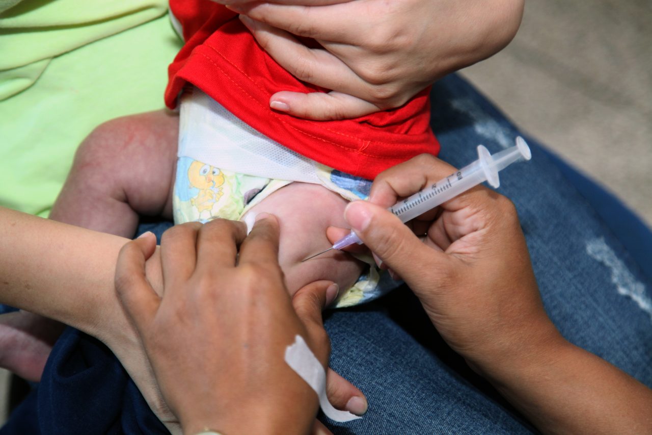 IMUNIZAÇÃO: Crianças entre seis meses e cinco anos devem ser vacinadas contra o Sarampo