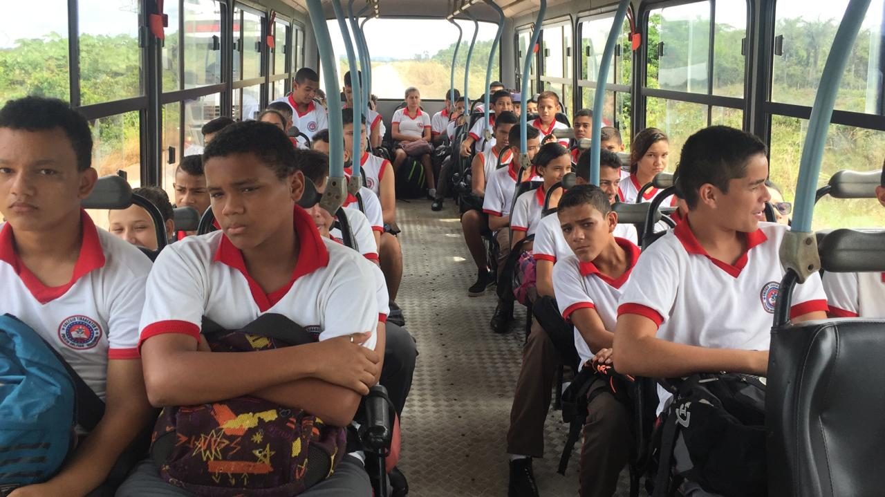 AGORA VAI: Alunos serão atendidos com transporte escolar fornecido pelo Estado