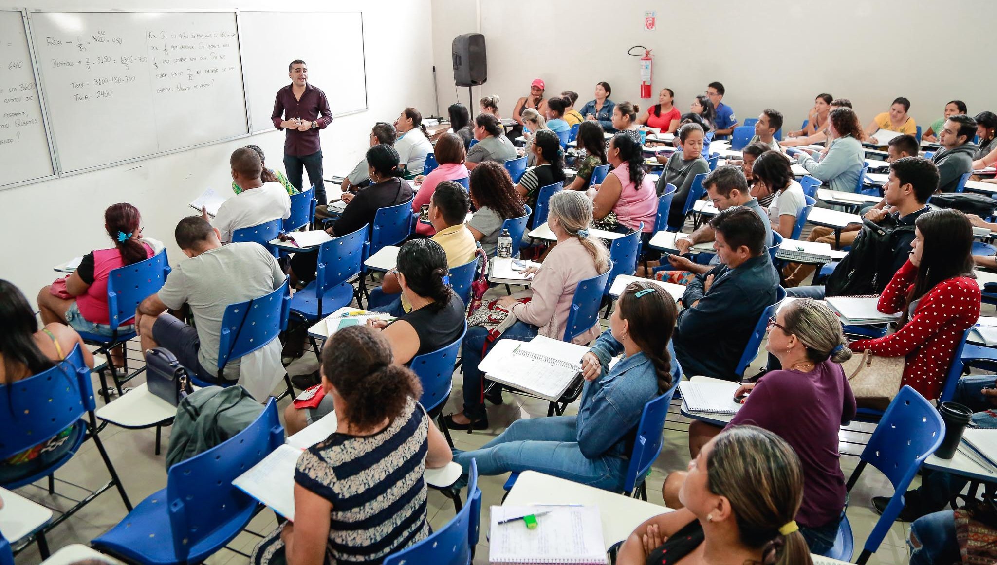 Congelamento de concursos federais adia planos de candidatos e muda setor