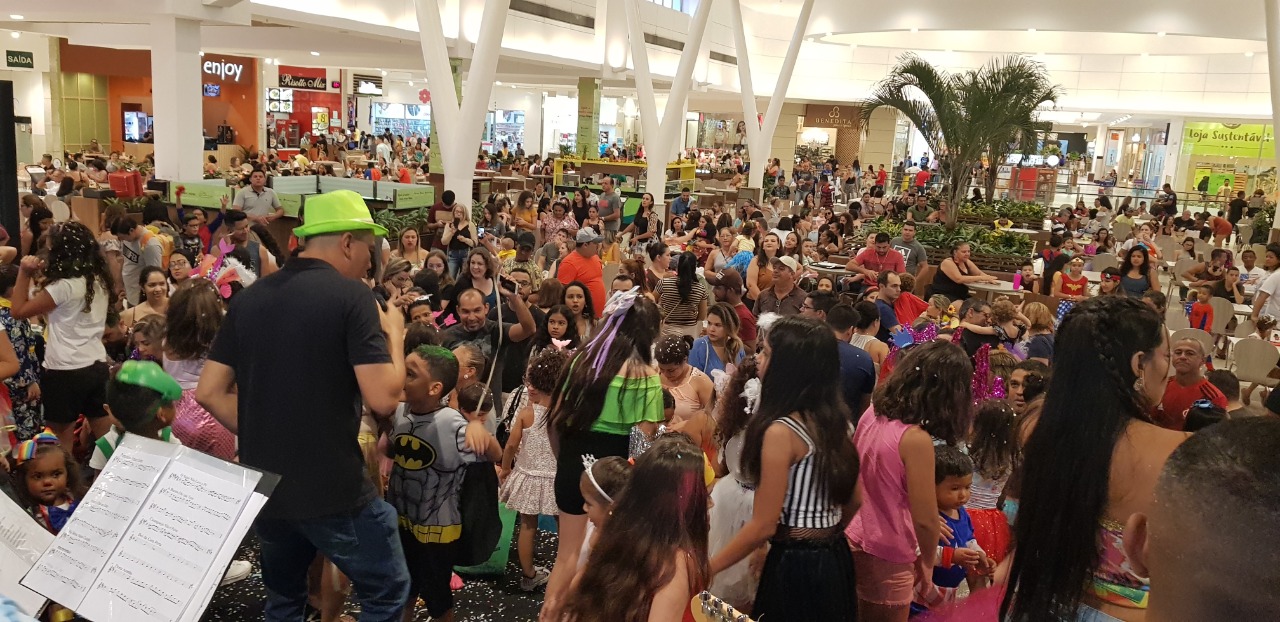 Banda do Vai Quem Quer Kids se apresenta no Shopping e faz sucesso entre a criançada