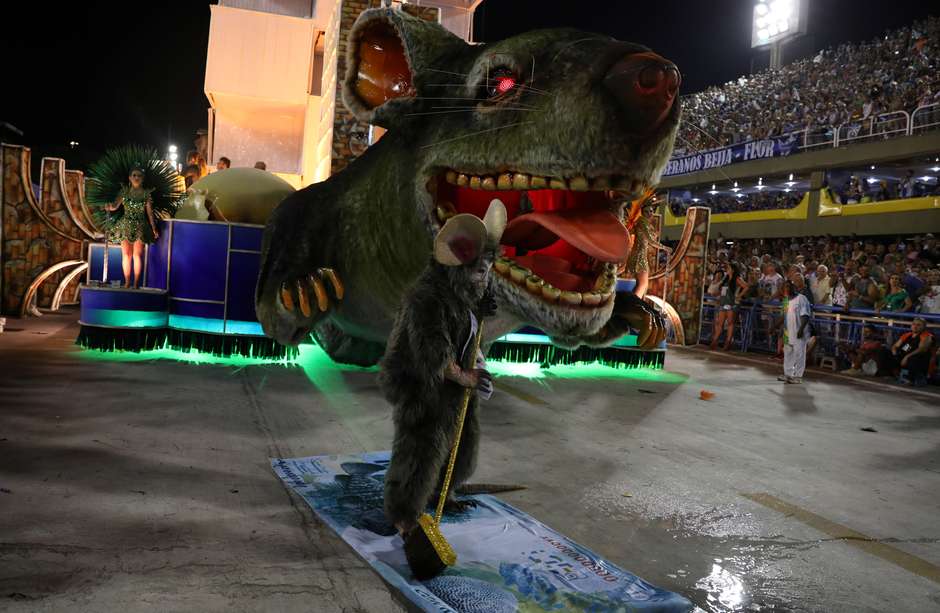 Com disputa acirrada, Beija-flor é campeã do Carnaval no RJ