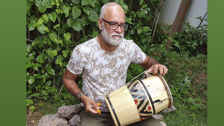 SÁBADO:  Oficina on-line ‘Vivências Percusivas –dramaturgia sonora’, com Bira Lourenço