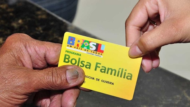 DINHEIRO: Bolsa Família começa a pagar R$ 2,6 bilhões para beneficiários