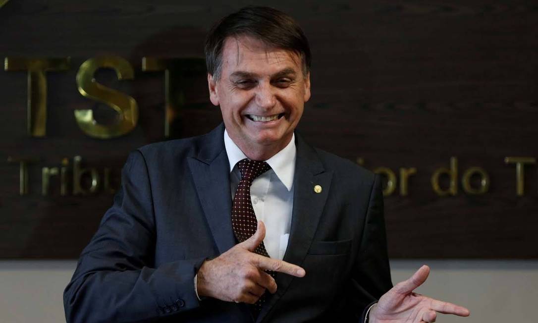 DIA QUENTE: Bolsonaro troca seis ministérios para atender Congresso e Forças Armadas