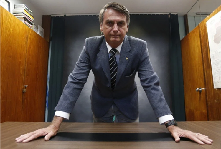 BARRADOS: Bolsonaro veta recolocação, sem concurso público, de demitidos da Eletrobras