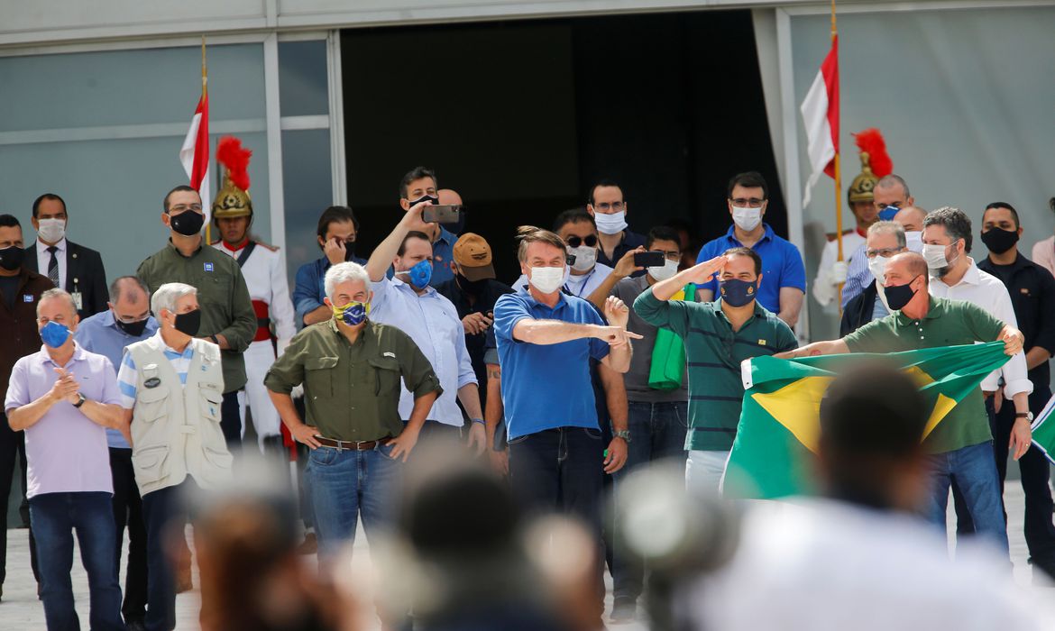 PROTESTO: Bolsonaro vai a manifestação em frente ao Palácio do Planalto