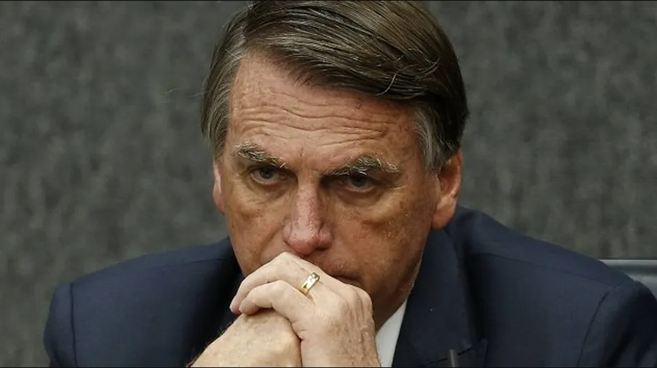 GUARDADOS: Mesmo com os R$ 17,1 milhões, Bolsonaro não pagou multas