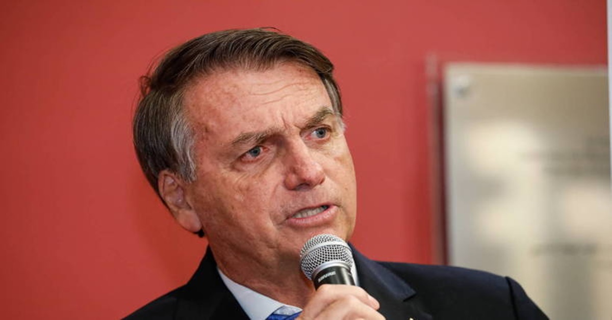 LIBEROU GERAL: 'Aqui é proibido máscara', diz Bolsonaro no Palácio do Planalto