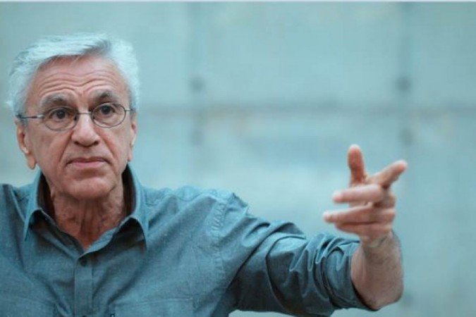 NOTÍCIA FALSA: Caetano Veloso vai processar cantora por divulgação de fake news