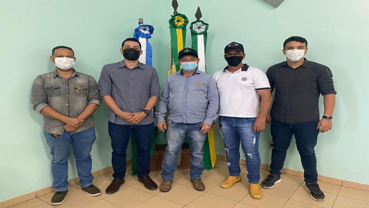 MELHORIAS: Representando deputada Cassia, equipe realiza visita a Theobroma 