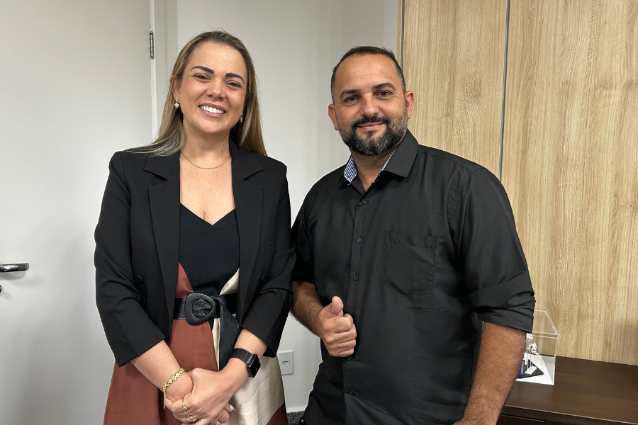 CLAÚDIA DE JESUS: Deputada atende pedido do vereador Jean e garante ambulância para Pimenteiras 