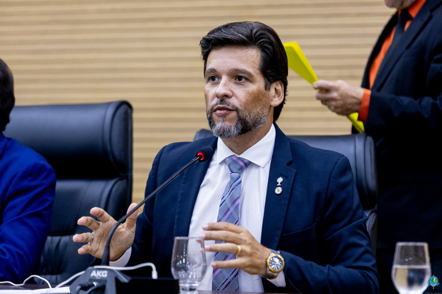 DELEGADO CAMARGO: Deputado cobra do Governo informações sobre déficit de servidores na educação 