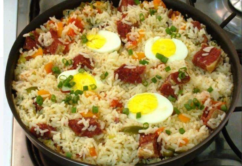 SABOROSO: Arroz carreteiro é a receita prática e certa para reunir a família