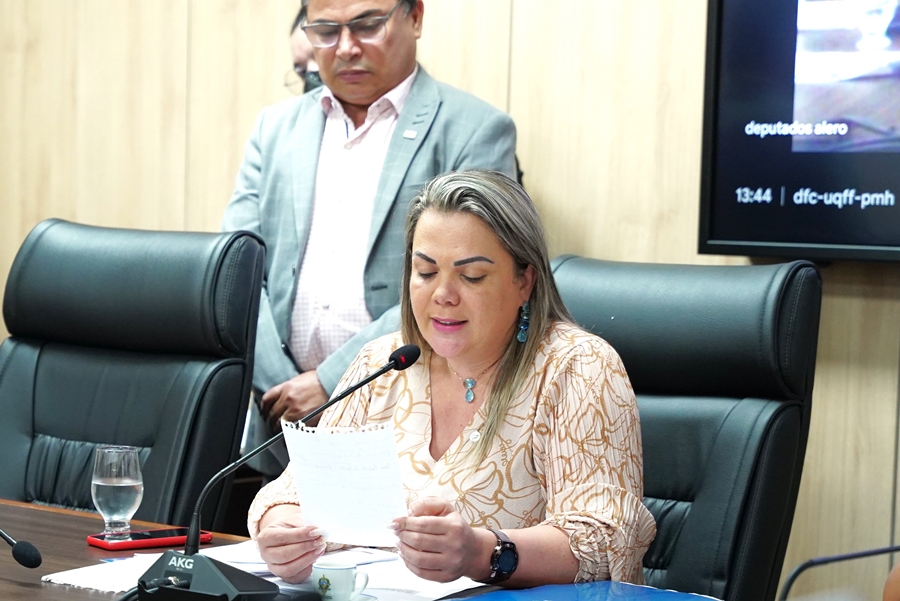 CLÁUDIA DE JESUS: Deputada enfrenta os desafios da saúde pública de Rondônia