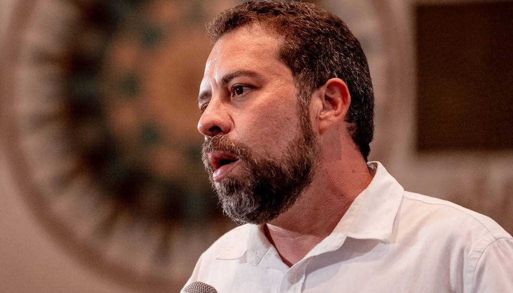 DECISÃO: Boulos protocola projeto que pede fim dos 'supersalários'