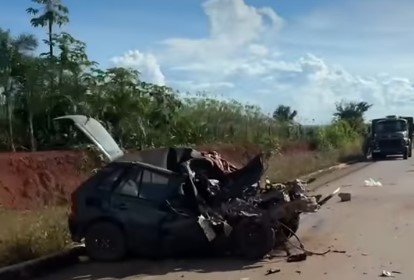 CORUMBIARA﻿: Colisão frontal deixa motorista preso às ferragens na zona rural 