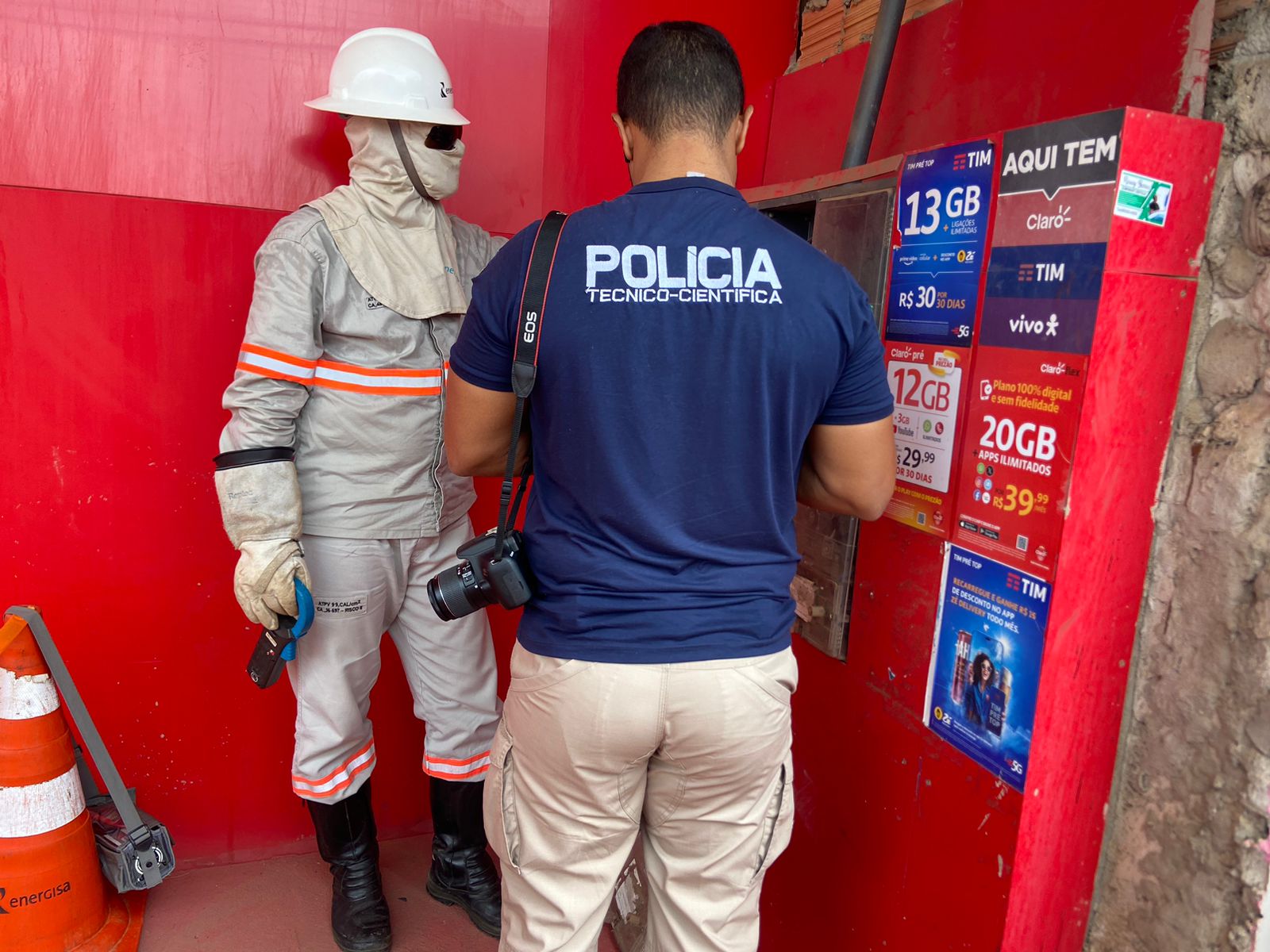 AÇÃO: Quatro pessoas são presas durante operação de combate ao furto de energia