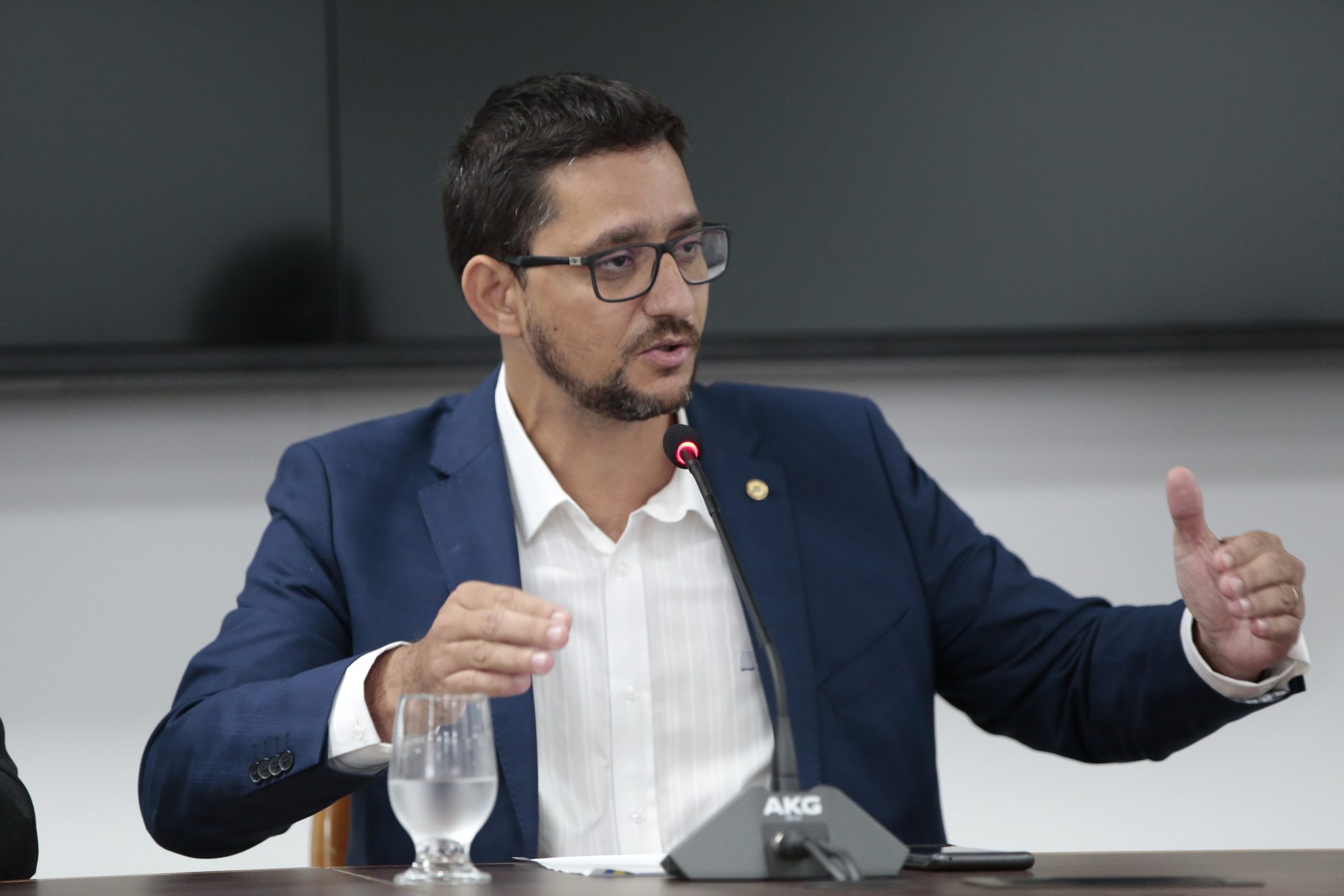  BAIRRO APONIÃ: Anderson cobra informações sobre fechamento de base da PM