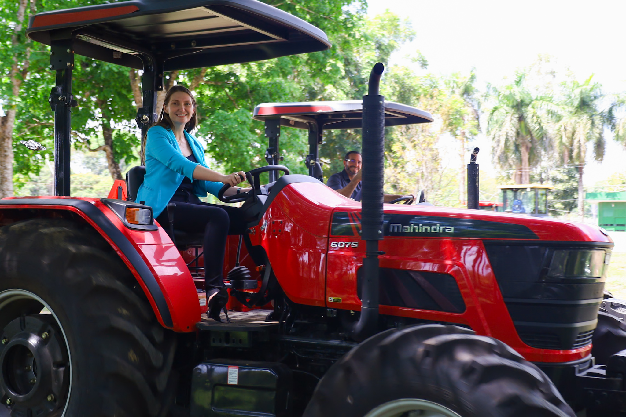 LEBRINHA: Deputada entrega mais de 20 tratores a associações rurais de Rondônia
