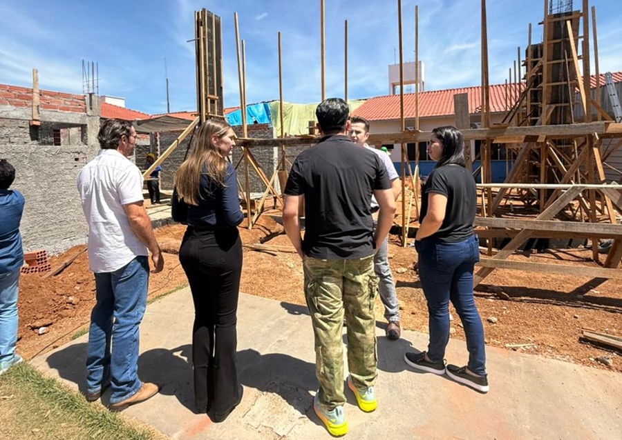 LEBRINHA: Deputada acompanha ampliação do Hospital Regional de São Francisco do Guaporé