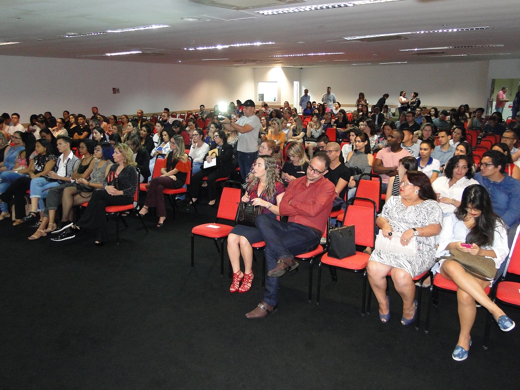 Estilista Ronaldo Fraga ministra palestra na abertura do RO Fashion Experience