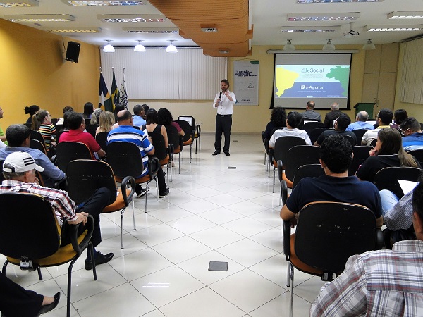 Fiero debate implantação do projeto eSocial