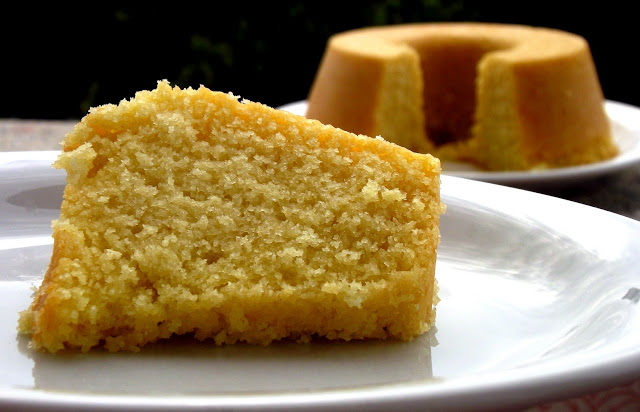 SABOROSO: O bolo de coco mais gostoso e simples pra você fazer 