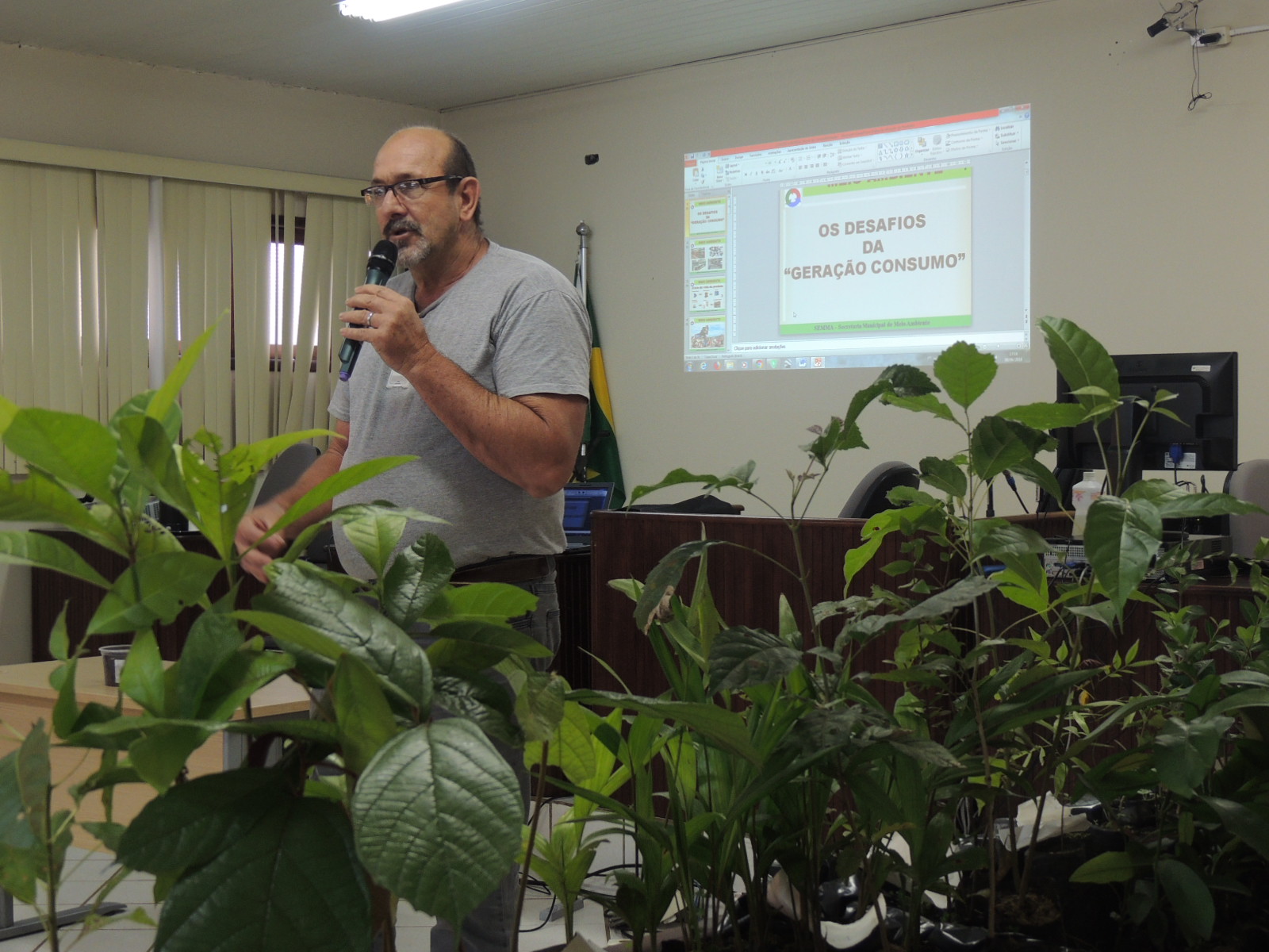 CONSCIENTIZAÇÃO : Servidores e magistrados de Cacoal participam de palestra sobre Logística Reversa