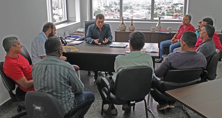 LINHA D: Deputado Edson Martins recebe pedido para melhorias em linha que liga municípios