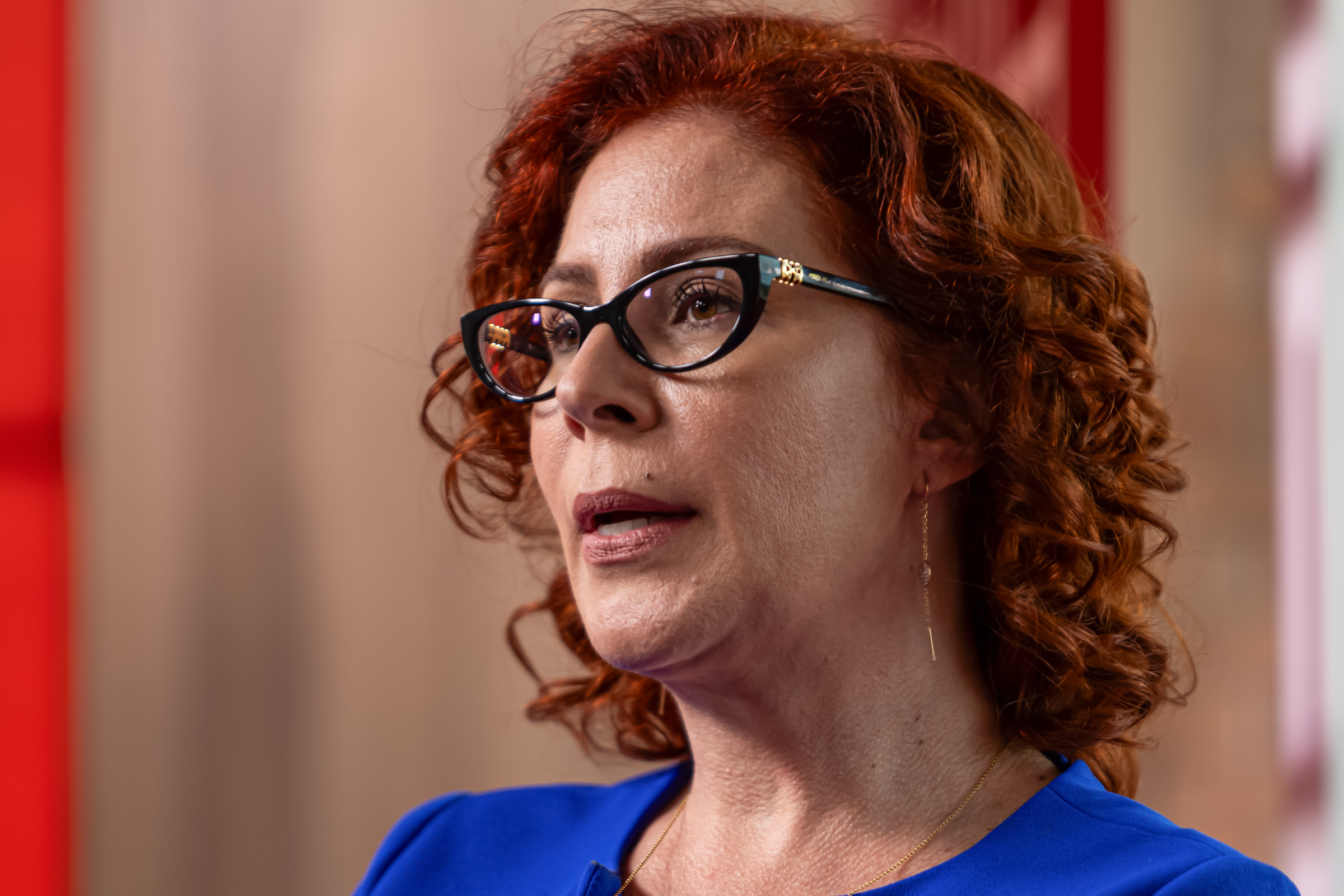 FUGITIVA: Banco Central emite ordem de bloqueio das contas de Carla Zambelli