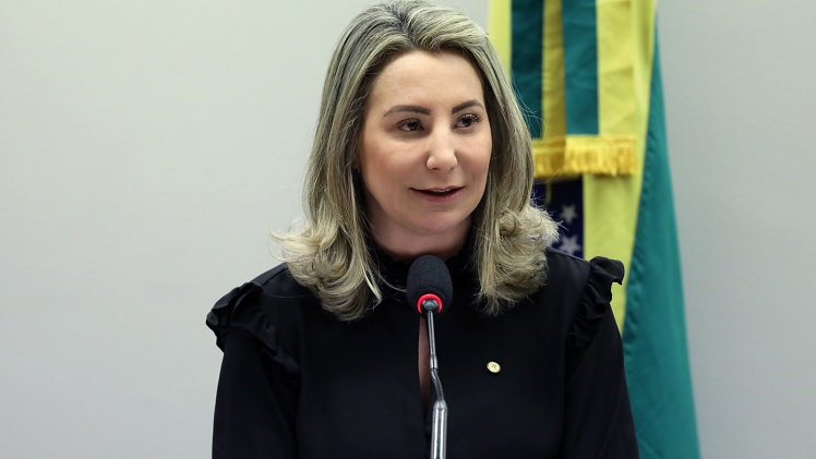 POSICIONAMENTO: Deputada Jaqueline Cassol defende reforma igualitária na previdência