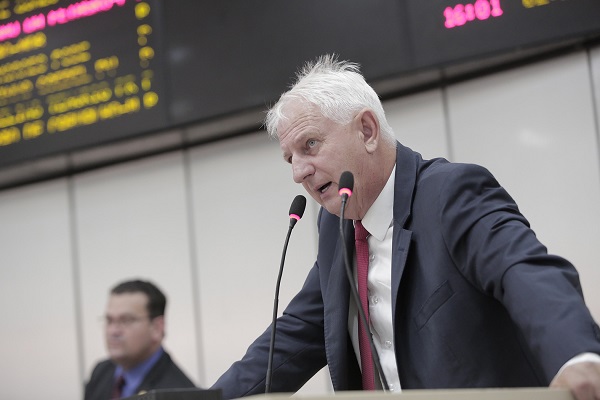 POLÍCIA CIVIL: Airton Gurgacz requer informações ao Iperon sobre Lei Complementar