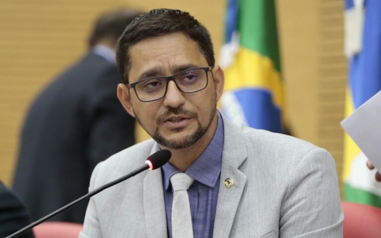 BOM EXEMPLO: Anderson parabeniza policiais penais de Buritis que distribuíram máscaras