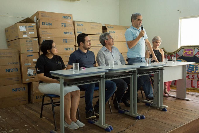 CLIMATIZAÇÃO: Aélcio da TV participa da cerimônia de entrega de emenda parlamentar