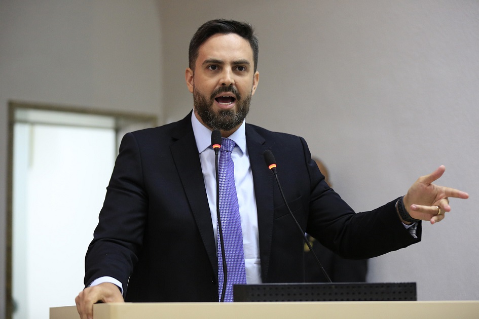 Deputado Léo Moraes destaca concurso e critica aprovação de projeto  das OS