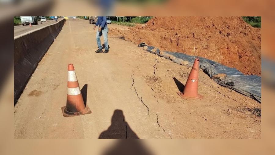 DE NOVO: Pista na BR-364 entre Porto Velho e Candeias pode cair a qualquer momento