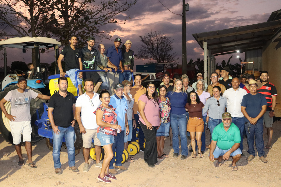 CLAÚDIA DE JESUS: Produtores de Urupá recebem novos equipamentos por emenda da deputada