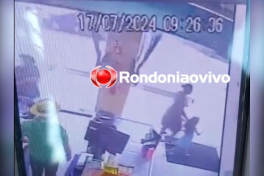 NA CALAMA: Vídeo registra moto invadindo supermercado; criança escapou de atropelamento 
