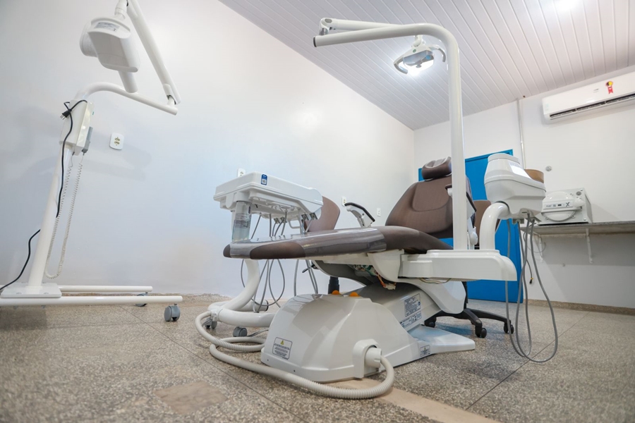 ENTREGAS NA SAÚDE: Distrito de Jaci-Paraná recebe sala odontológica e veículo para transporte 