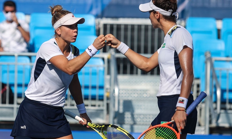 TÊNIS FEMININO: Stefani e Pigossi vencem EUA de virada e avançam às semifinais