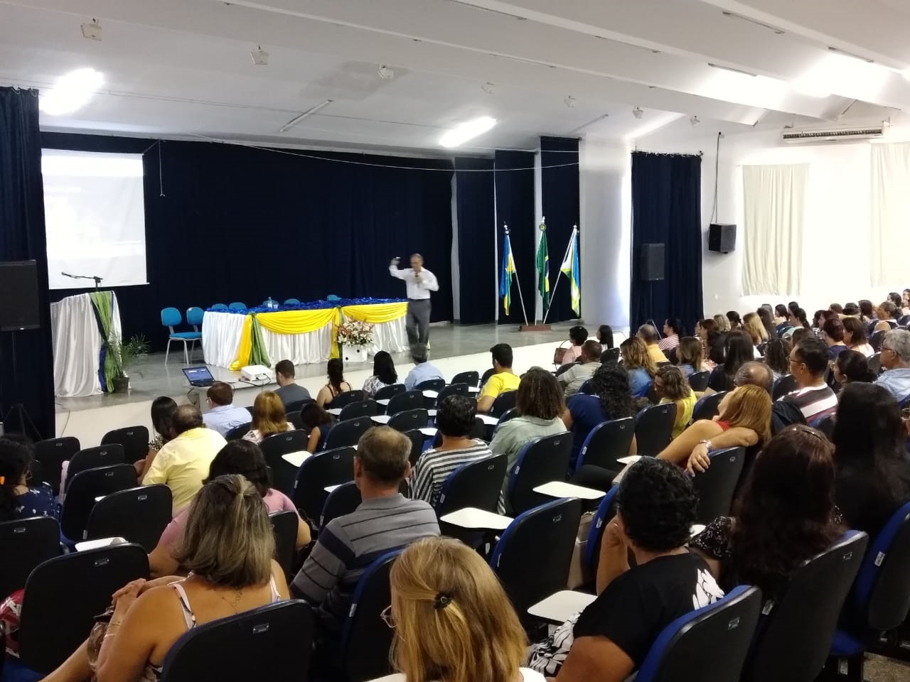 PRESIDENTE MÉDICI : Prefeitura realiza evento de educação inovadora com apoio do Sebrae