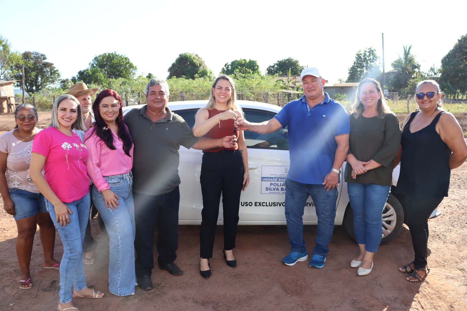 CLÁUDIA DE JESUS: Deputada faz entrega de carro para unidade de saúde de Alvorada do Oeste