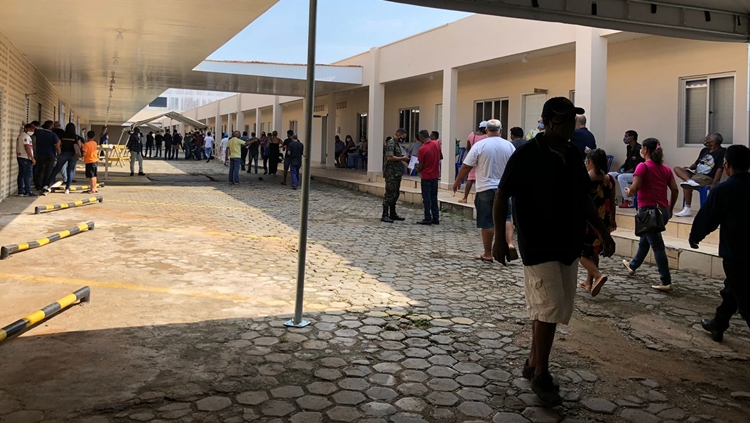 EM PORTO VELHO: Escola dos deputados abre as portas para vacinação