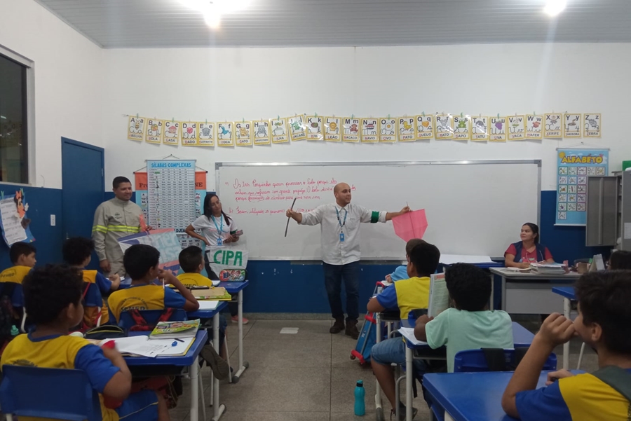 INSTRUÇÃO: Energisa leva informações sobre segurança com a rede elétrica a alunos