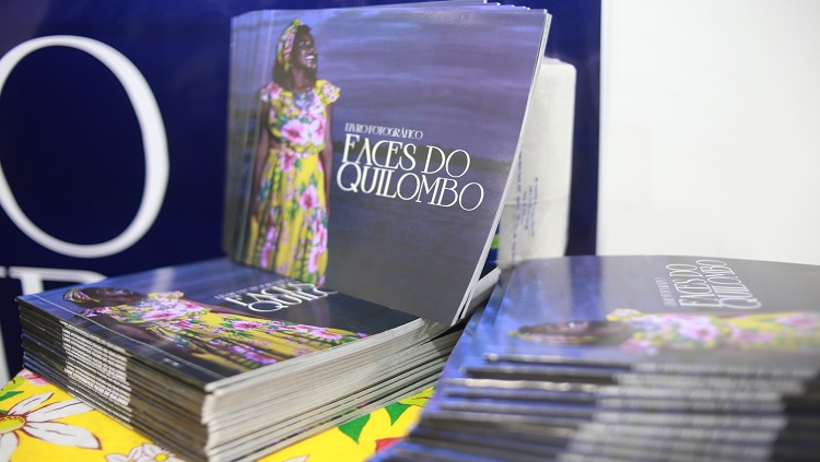  FOTOGRAFIA:  Livro sobre comunidade de remanescentes Quilombola é distribuído em RO