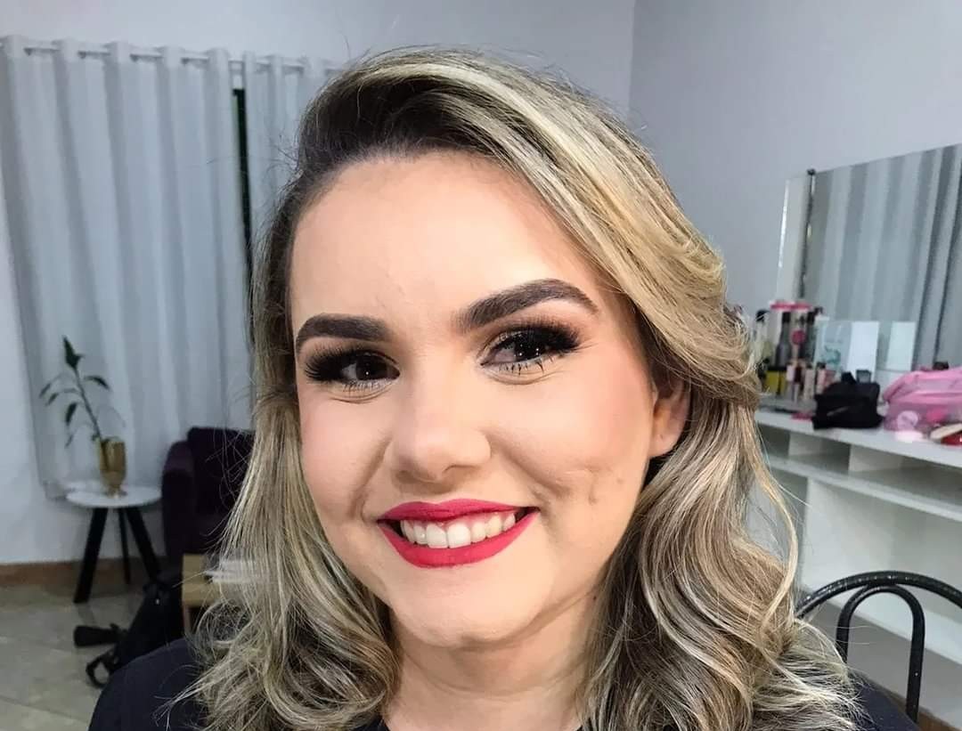 NÃO SUPORTOU: Morre mulher baleada na cabeça pelo ex-marido dentro de carro