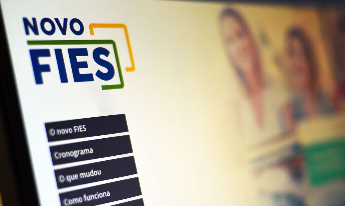 ESTUDANTES: Governo Federal regulamenta renegociação de dívidas com o Fies