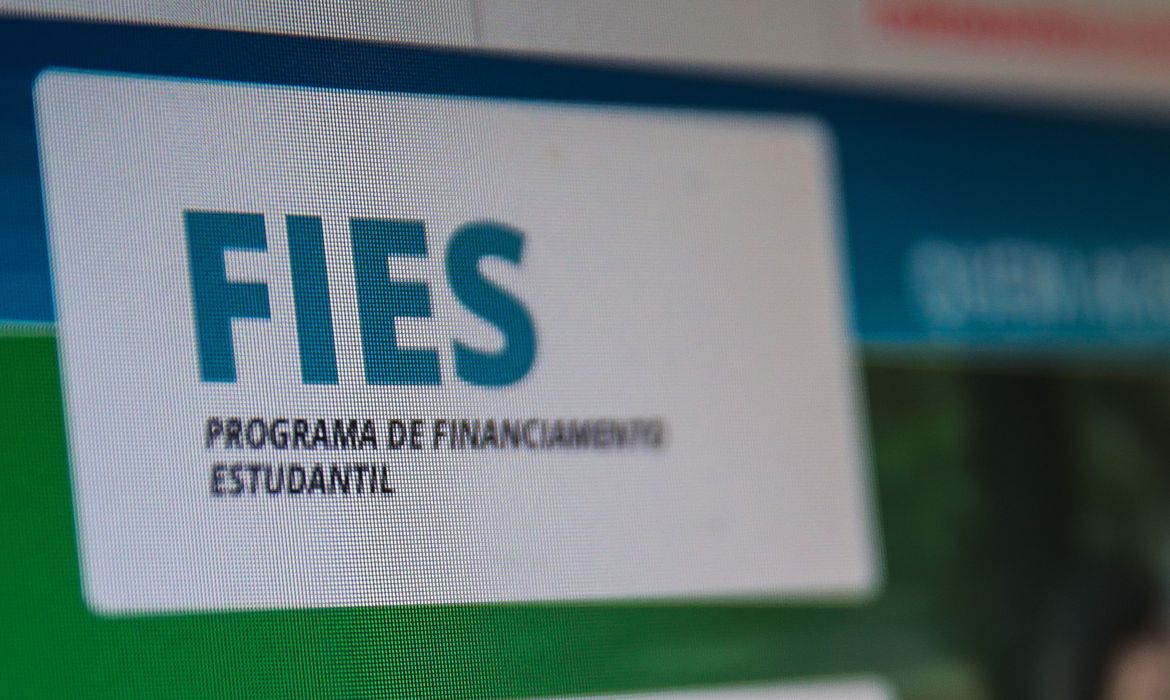 ESTUDANTES: Fies oferecerá 93 mil vagas para financiamento estudantil em 2021